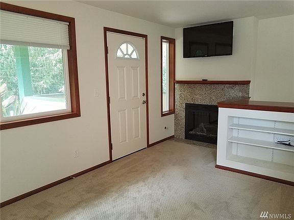 4th image of 90 E Orchard Ln