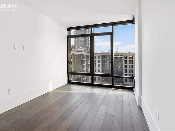 4th image of 429 Kent Ave #806