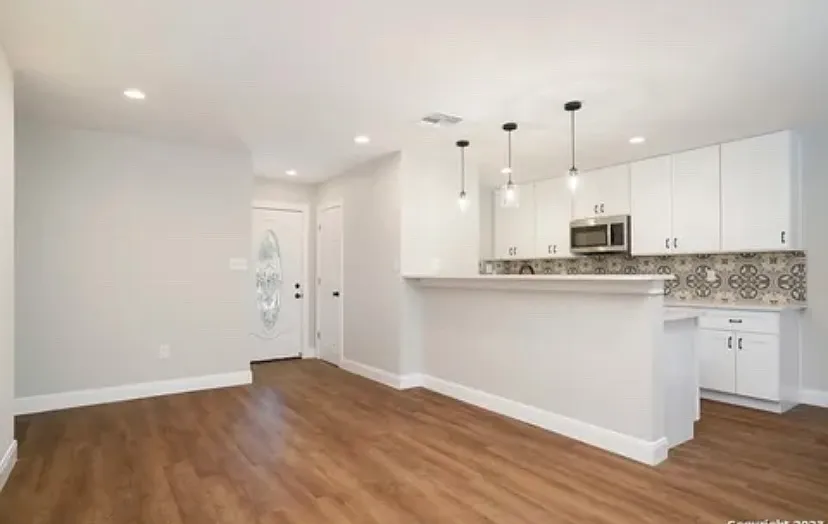 7347 Montgomery Dr — Photo 2