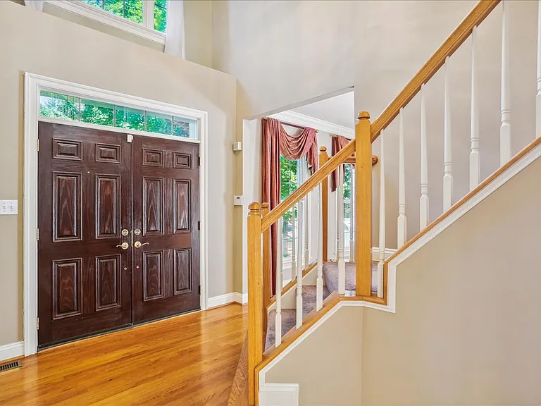 8931 Falls Farm Dr — Photo 34