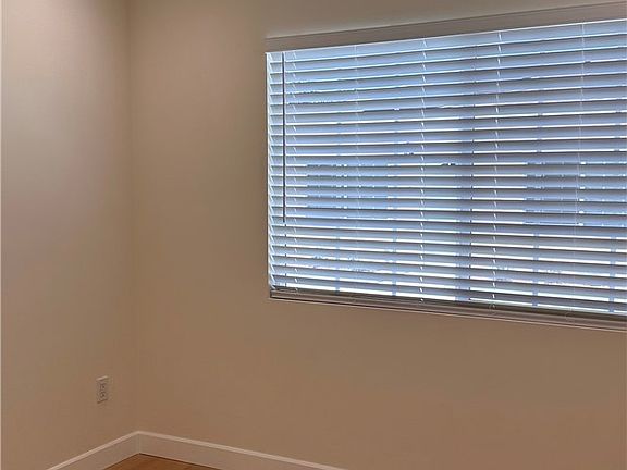 4th image of 3827 Esmeralda Ave #B