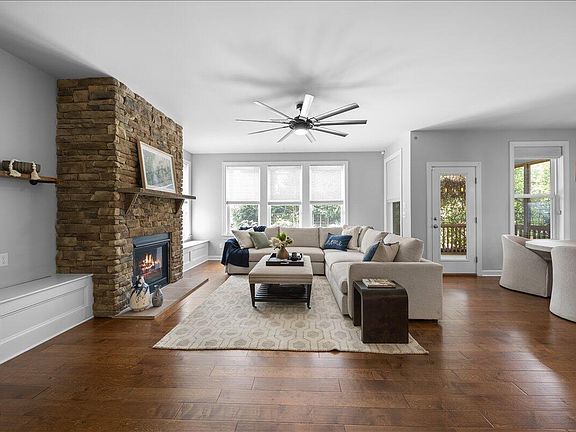 5th image of 2045 Campana Dr