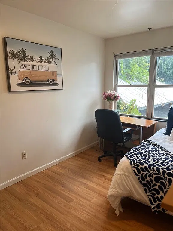 6 bed, 2.0 bath, 2188 sqft, $4,290 — Photo 2