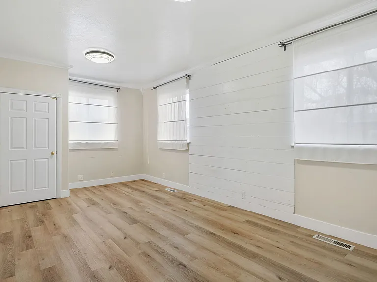 1035 N 260th St E — Photo 34