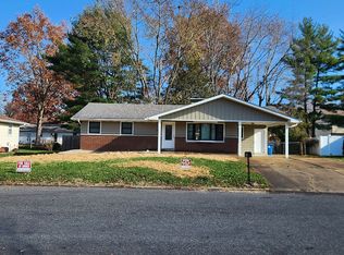 1403 Paradise Dr, Highland, IL 62249