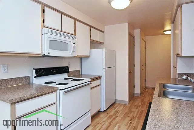 McNary Heights Apartments — Photo 13