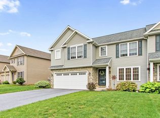 5234 Oak Leaf Dr, Mount Joy, PA 17552