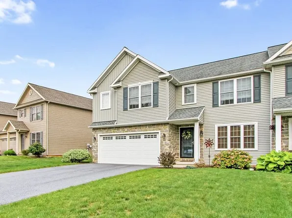 5234 Oak Leaf Dr, Mount Joy, PA 17552