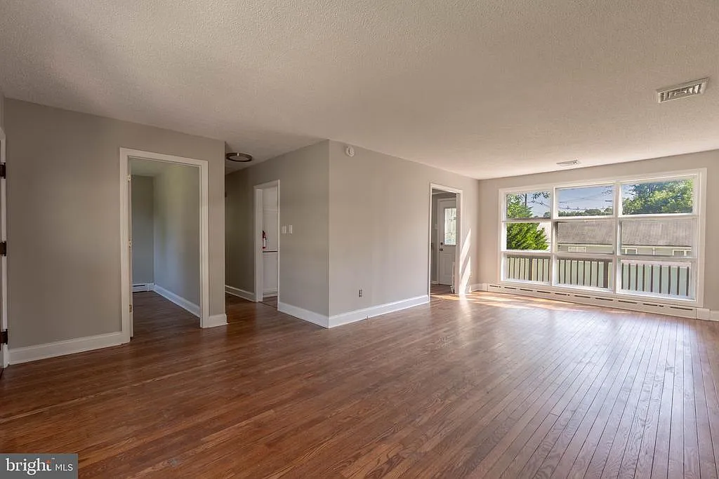 4 bed, 2.0 bath, 1292 sqft, $3,000 — Photo 4