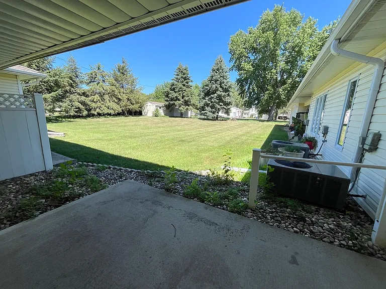301 N Cherry St — Photo 24