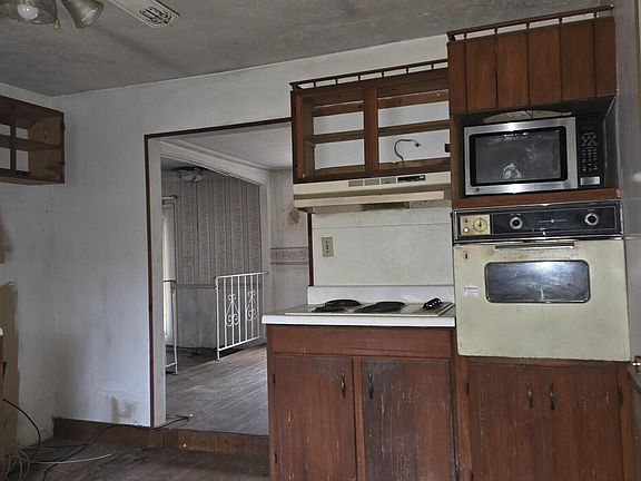 3rd image of 222 Guntown Rd