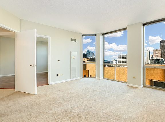5th image of 222 N Columbus Dr APT 3706