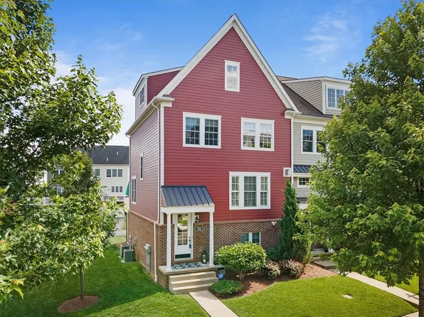 1313 Village Ln, Bridgeville, PA 15017