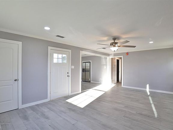 4th image of 409 Fannin St