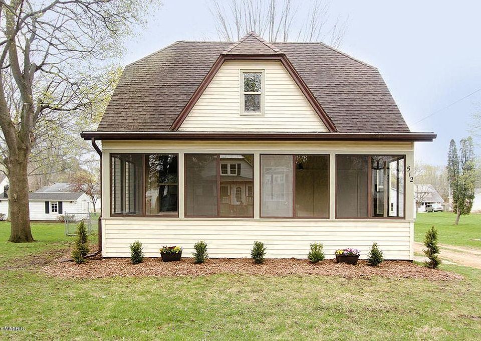 1st image of 512 Emmons St SE
