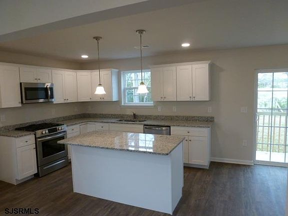 5th image of 301 S Yam Ave