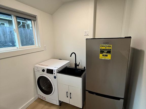 3rd image of 1553 Charnelton St #1/2