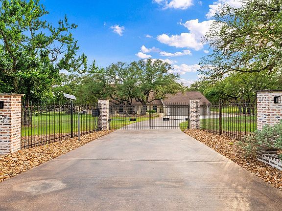 4th image of 153 Wild Horse Ln