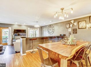 5945 Woodfield Estates Dr, Alexandria, VA 22310
