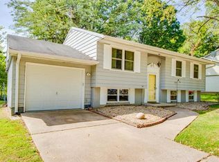 1307 Sir Galahad Ln, Godfrey, IL 62035