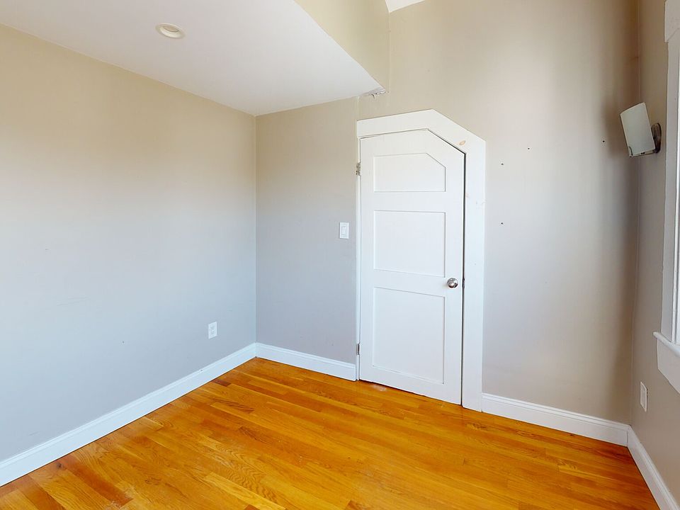 2nd image of 4 Boylston Pl #3