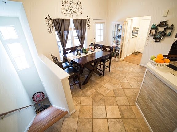 4th image of 502 Chatfield Dr