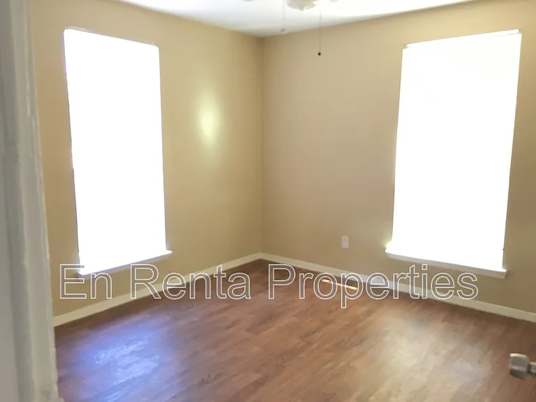 2903 Weber St — Photo 6