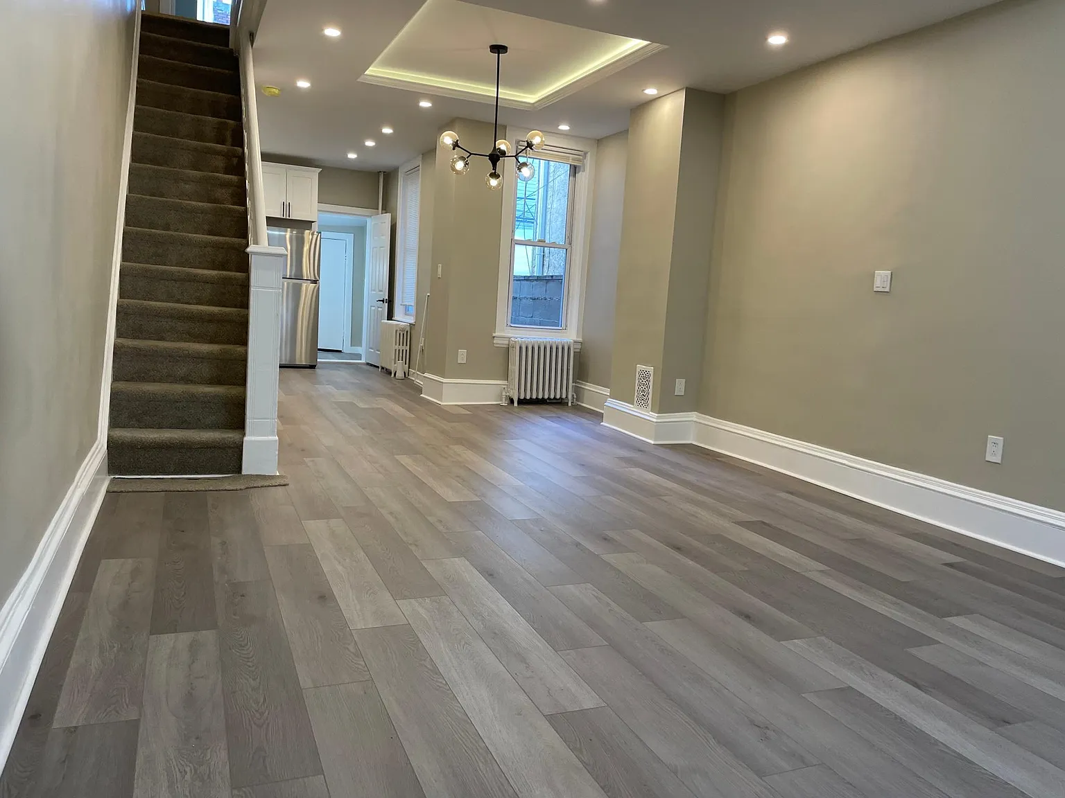 3 bed, 1.5 bath, 1150 sqft, $2,410 — Photo 2