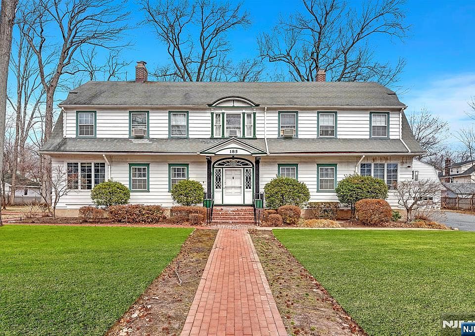 1st image of 185 Fernwood Ave