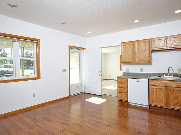 5th image of 411 S Washington St