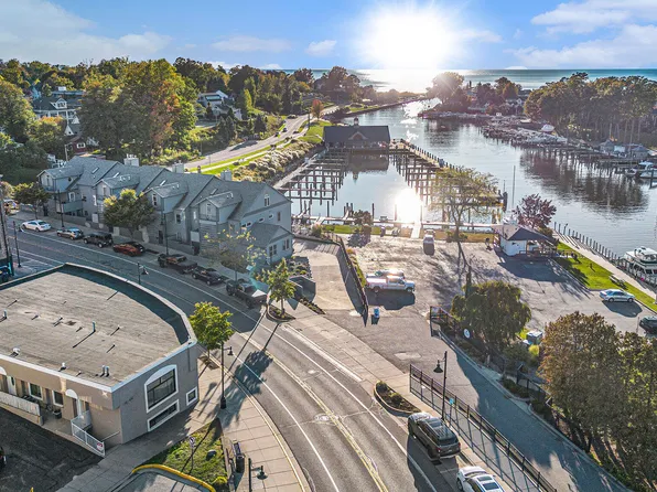 259 Kalamazoo St APT 4, South Haven, MI 49090