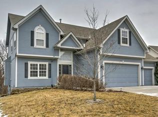1216 Honeysuckle Dr, Liberty, MO 64068