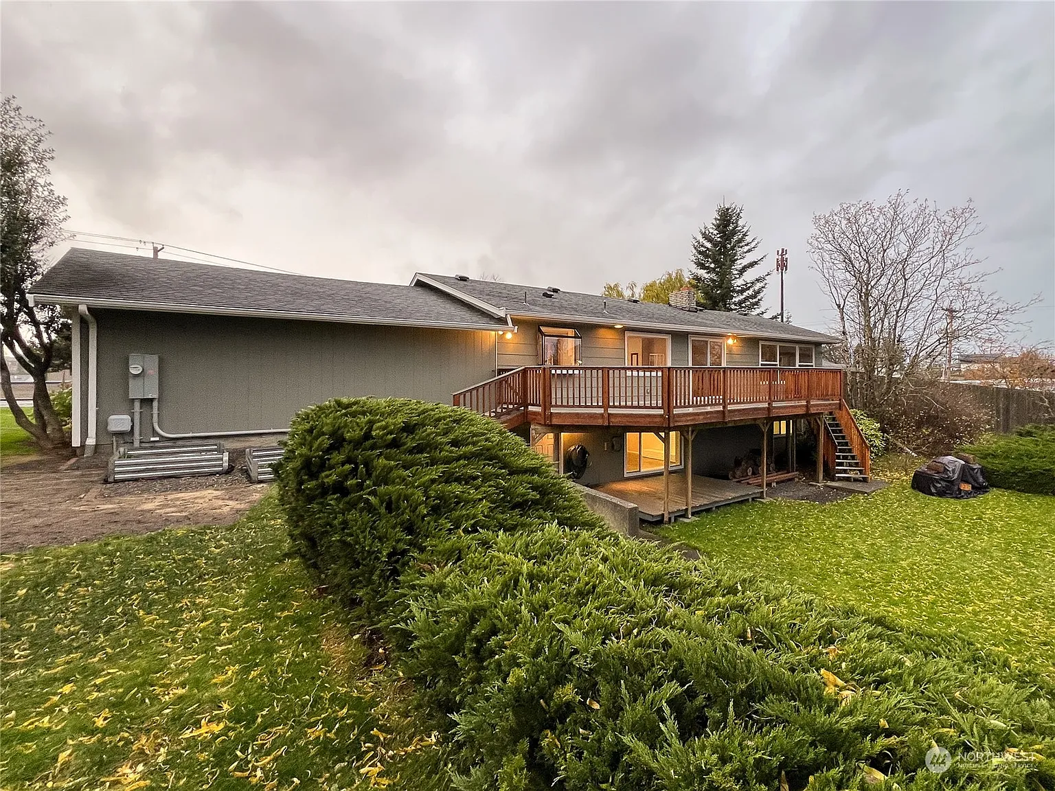 6086 Vista Dr. photo 1