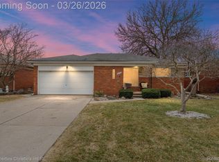 20312 Yale St, Saint Clair Shores, MI 48081