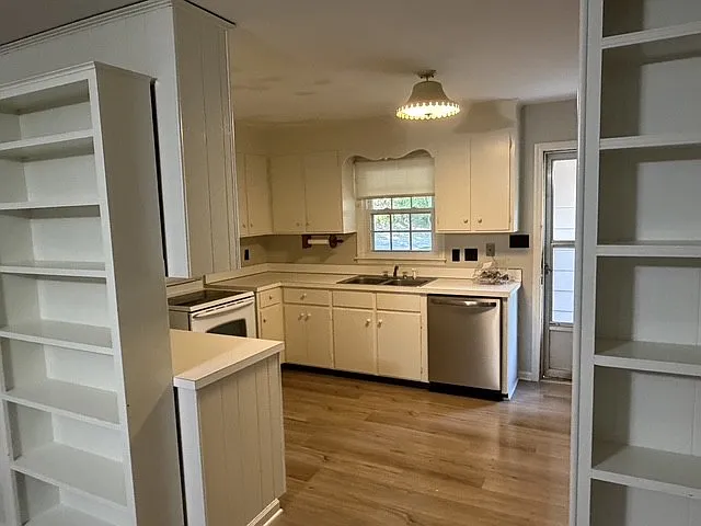 2 bed, 1.0 bath, 1175 sqft, $1,500 — Photo 2