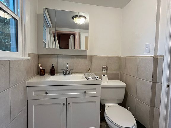 4th image of 233 1/2 E El Morado Ct