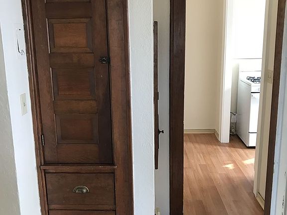 2nd image of 605 Colvin Ave APT 2