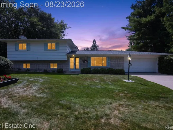 219 Allen Lake Dr, White Lake, MI 48386