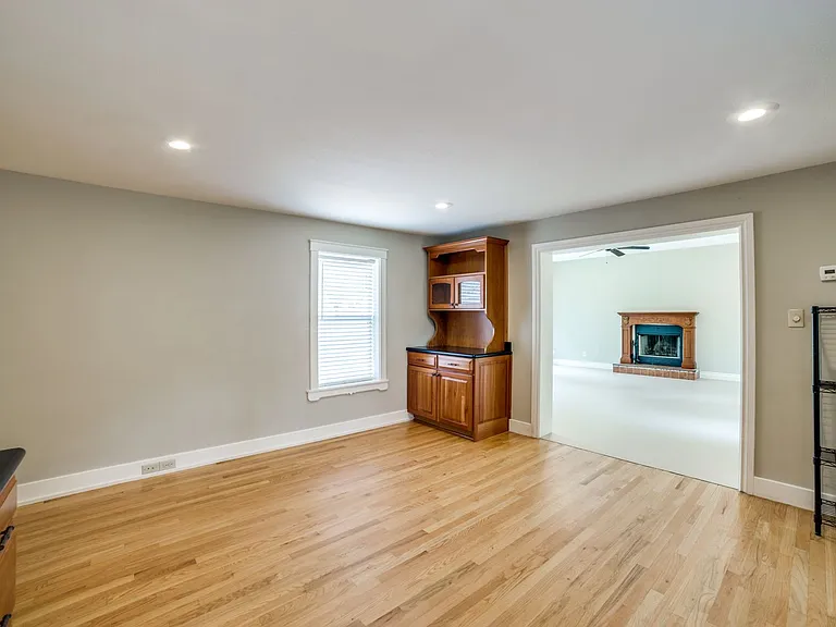 208 S Winston Ln — Photo 8