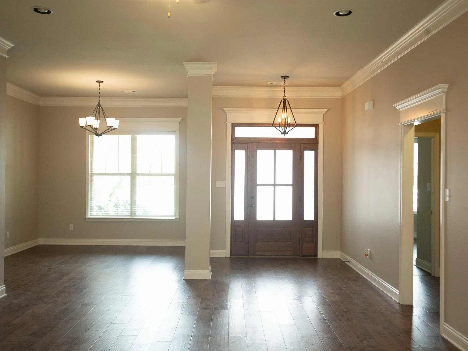 4 bed, 2.0 bath, 2276 sqft, $2,495 — Photo 3