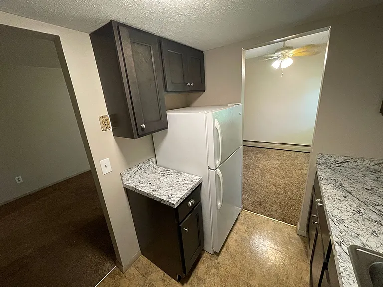 120 Riverside Ct #1-37 — Photo 5