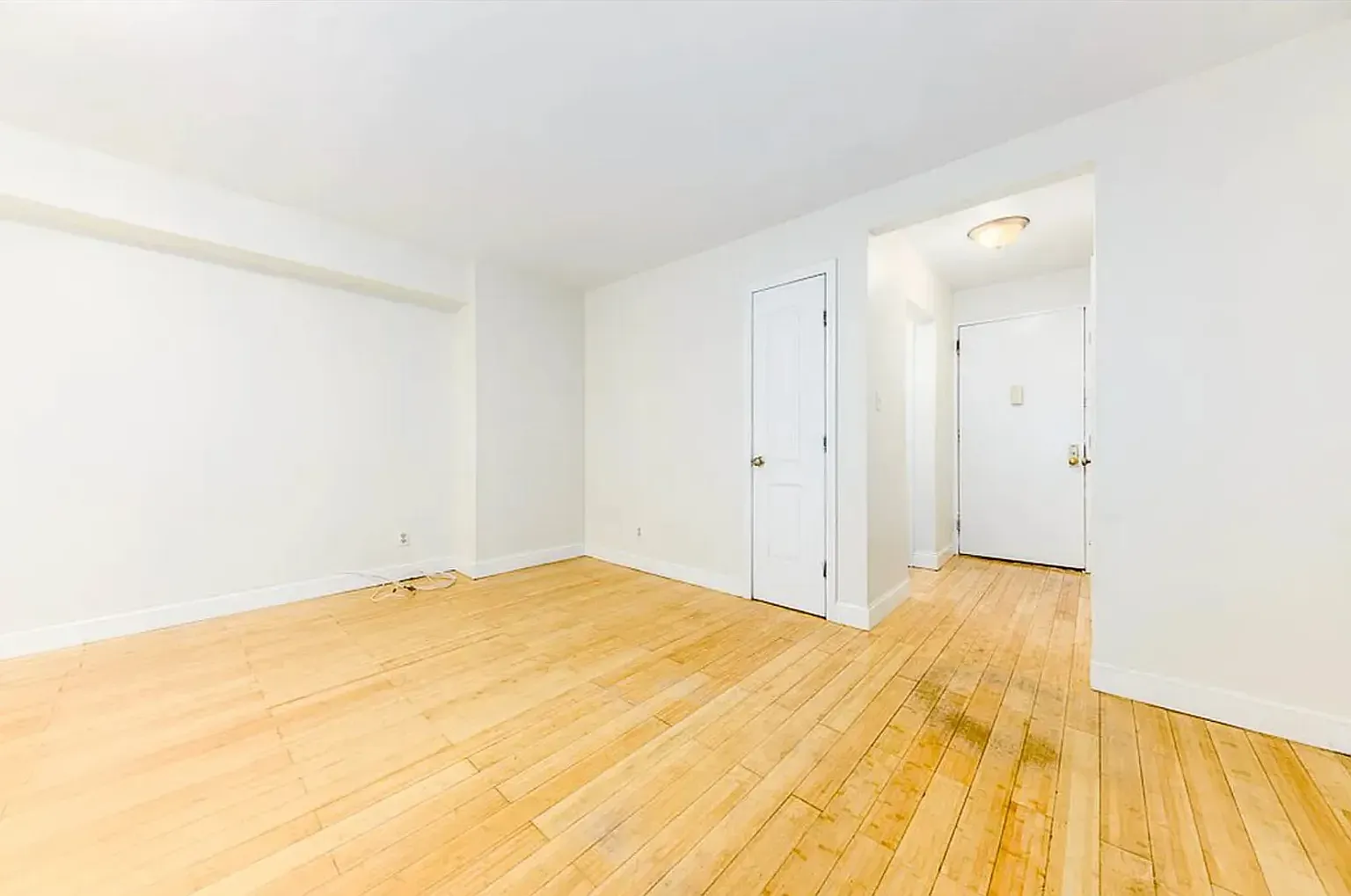 483 Ocean Pkwy — Photo 3