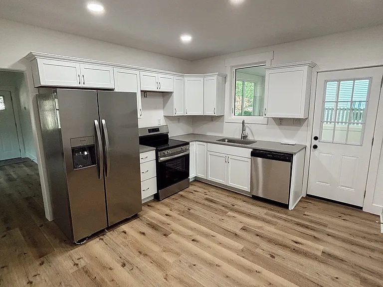 1726 SW Seabrook Ave — Photo 3