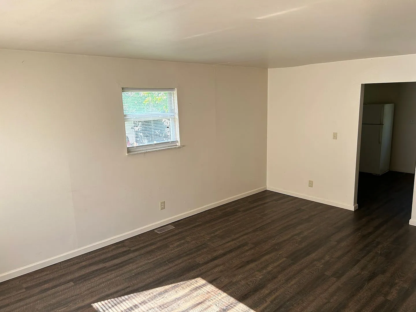 645 W Franklin St — Photo 3