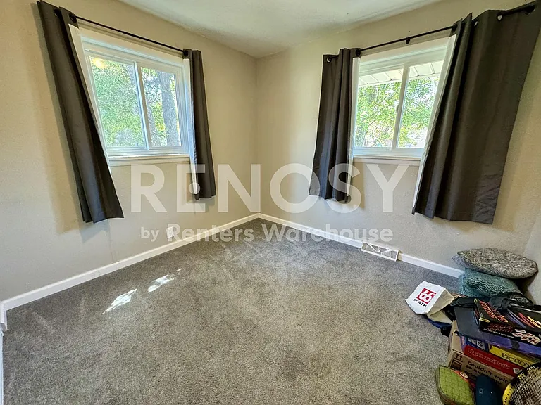 1260 Brentwood St — Photo 4