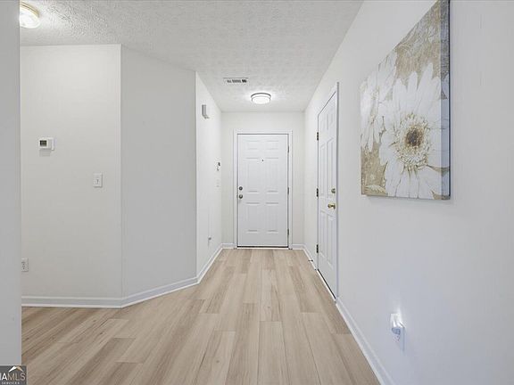 5th image of 6048 Hillvale Ct