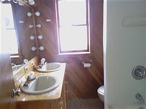 3rd image of 700 Auburn St