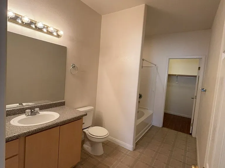 4915 E Russell Rd #180-6 — Photo 8