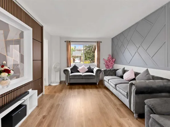 40 N Pinecliff Close NE, Calgary, AB T1Y 4N5