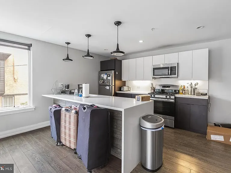 512 E Girard Ave #201 — Photo 20